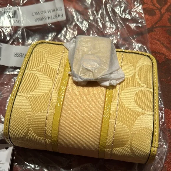 Yellow and Cream Wallet - Picture 3 of 8